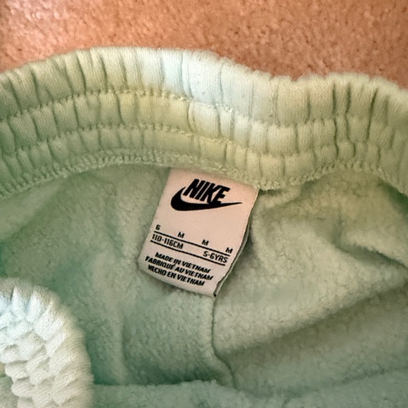 Nike Pastel Green sweatsuit with white Logo - Picture 8 of 8